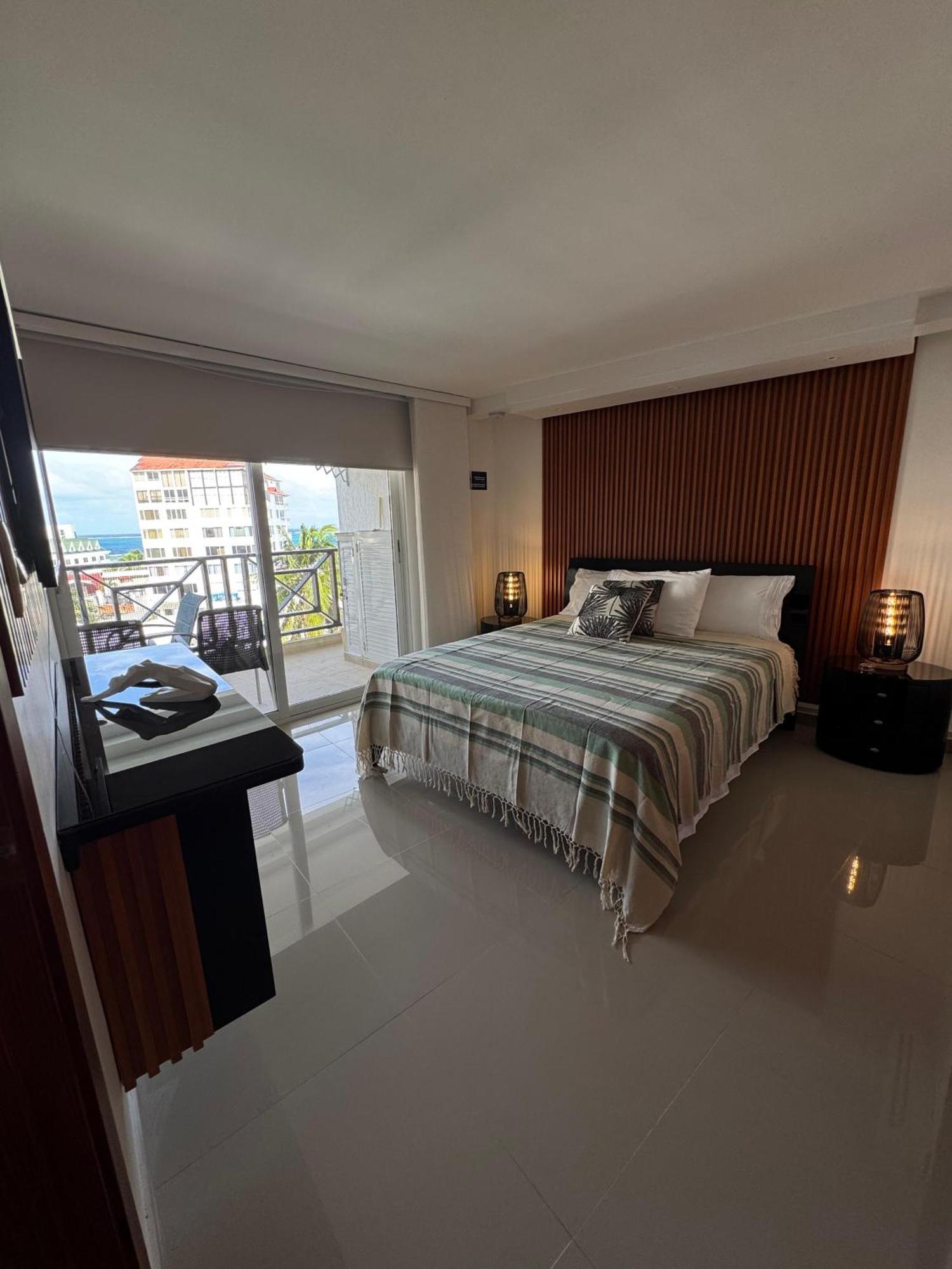 Lujoso Con Vistas Al Mar Y Excelente Ubicacion En Apartamento San Andrés