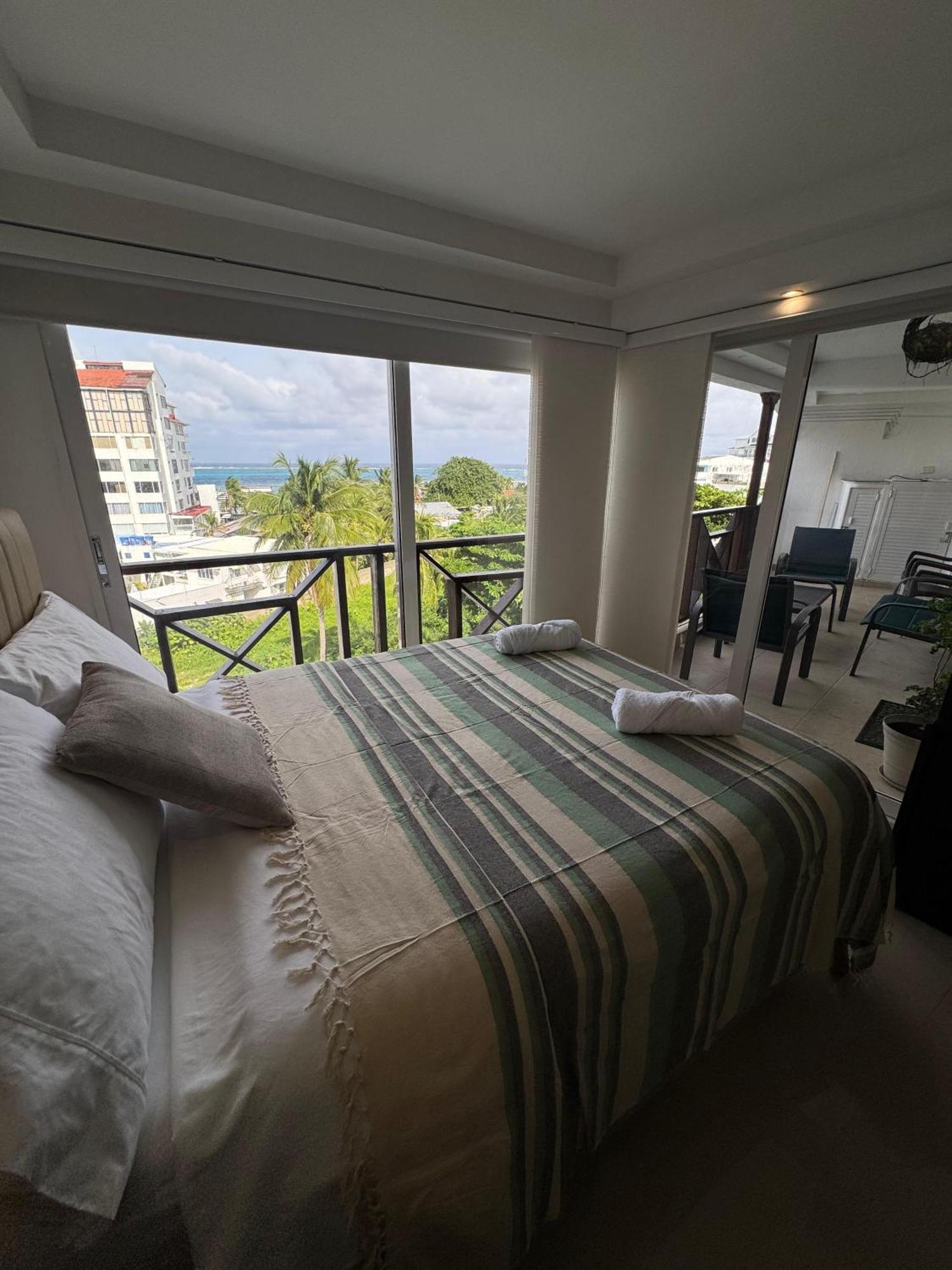 Apartamento Lujoso Con Vistas Al Mar Y Excelente Ubicacion En *